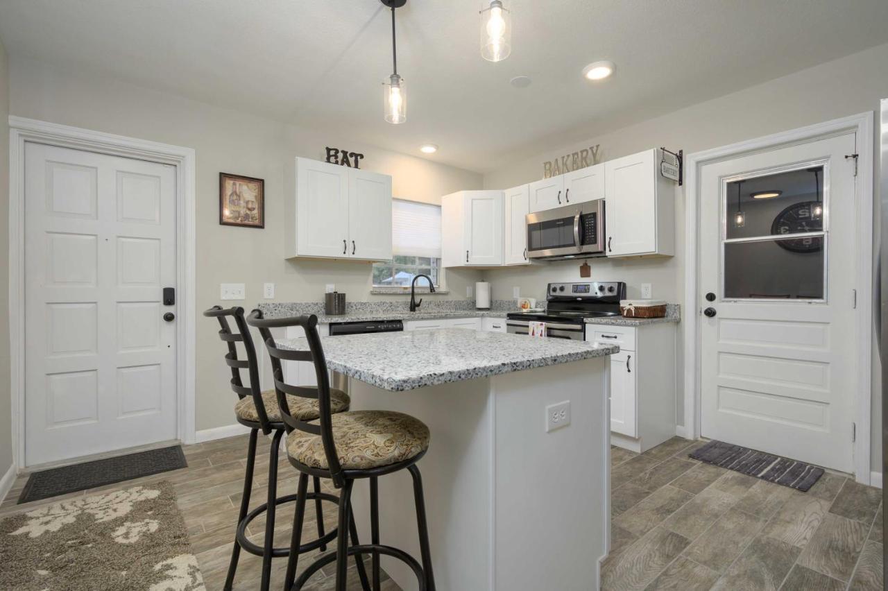Lakefront Home With Screened Porch And Grill 温特黑文 外观 照片
