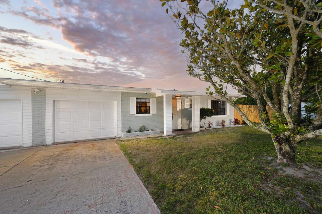 Lakefront Home With Screened Porch And Grill 温特黑文 外观 照片